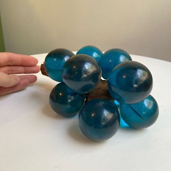 Vintage Mid-Century Lucite Grape Cluster Turquoise Blue on Driftwood - Picture 2 of 7